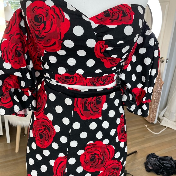 Two piece floral outfit. Crop top and short. - Picture 3 of 6